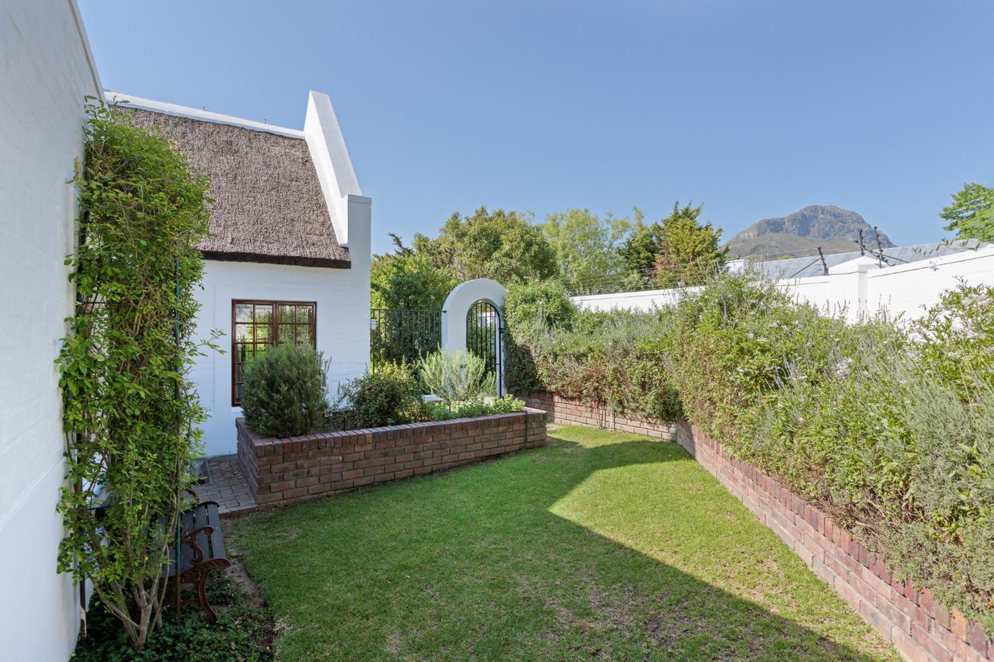 Die Rietdak - Reetdachhaus Mit Vier Schlafzimmern Cape Town Exterior photo
